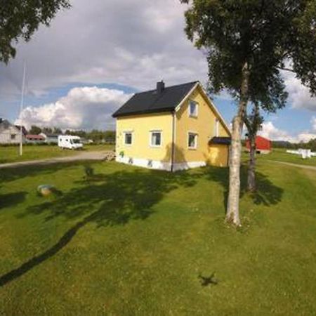 1 Room In The Yellow House, Close To Airport & Lofoten Evenskjer Εξωτερικό φωτογραφία