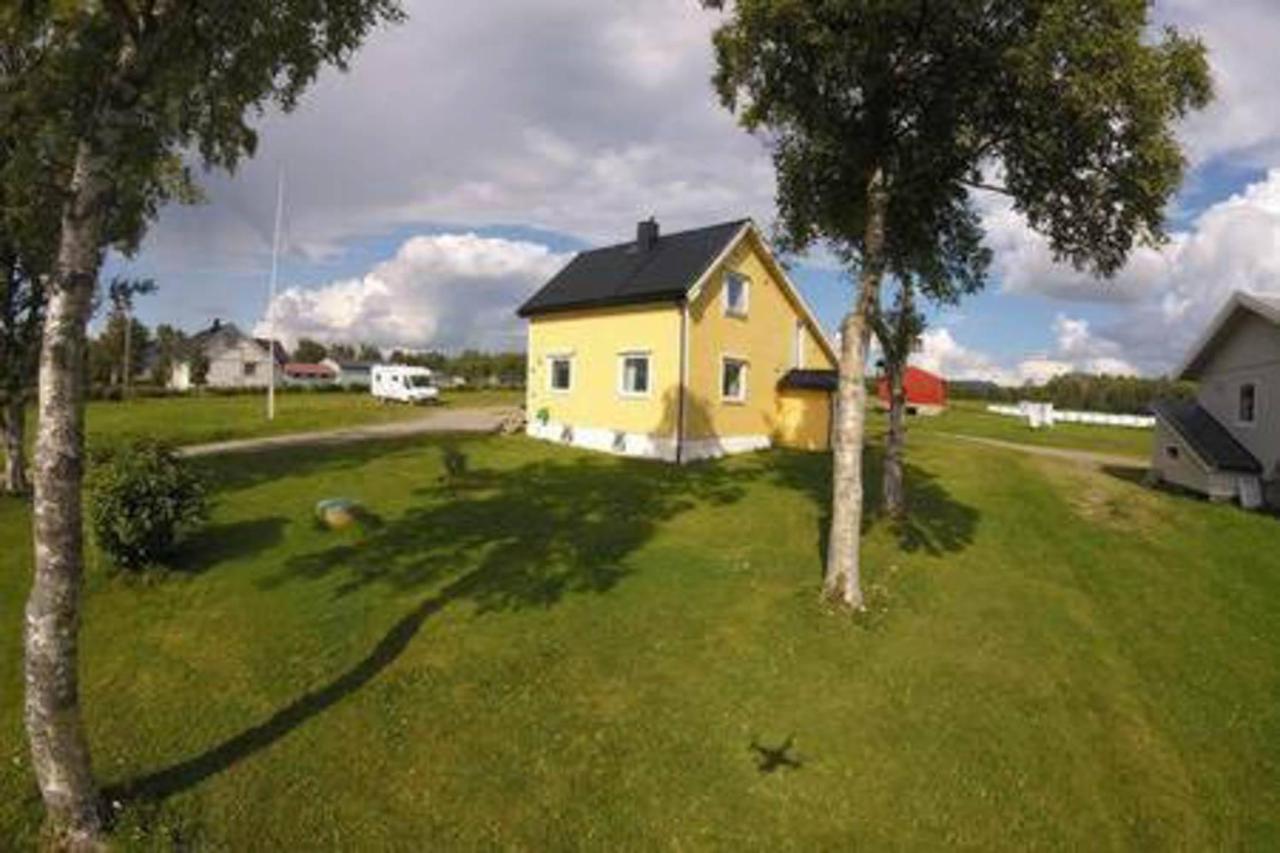 1 Room In The Yellow House, Close To Airport & Lofoten Evenskjer Εξωτερικό φωτογραφία